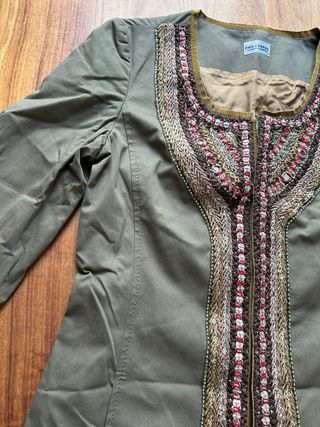 Spolverino ricamato a mano