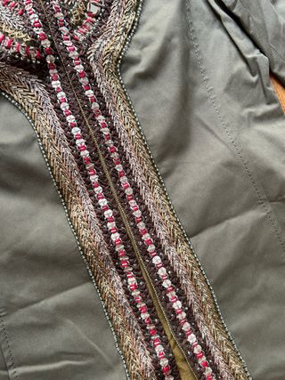 Spolverino ricamato a mano