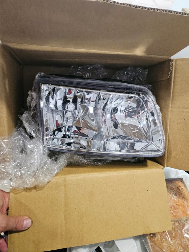 Faro derecho volkswagen polo