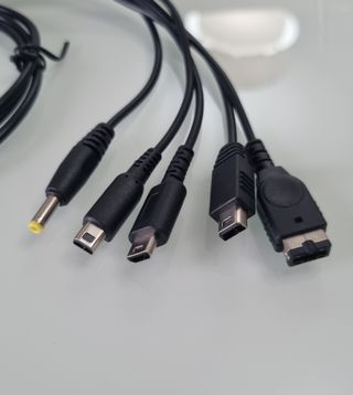Cable cargador USB multiconsola.