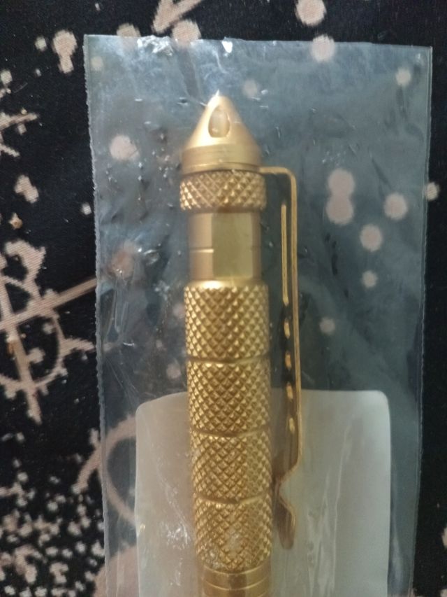 Bolígrafo táctico dorado