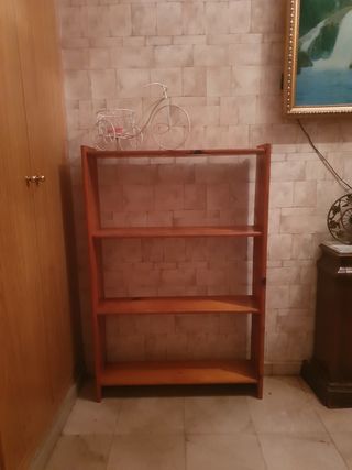 Estantería de madera