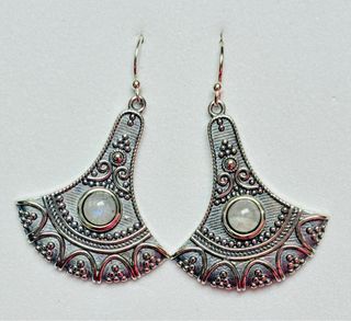 Pendientes con piedra luna azul en plata ley 925 