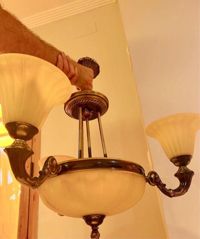 Lámpara de bronce antigua