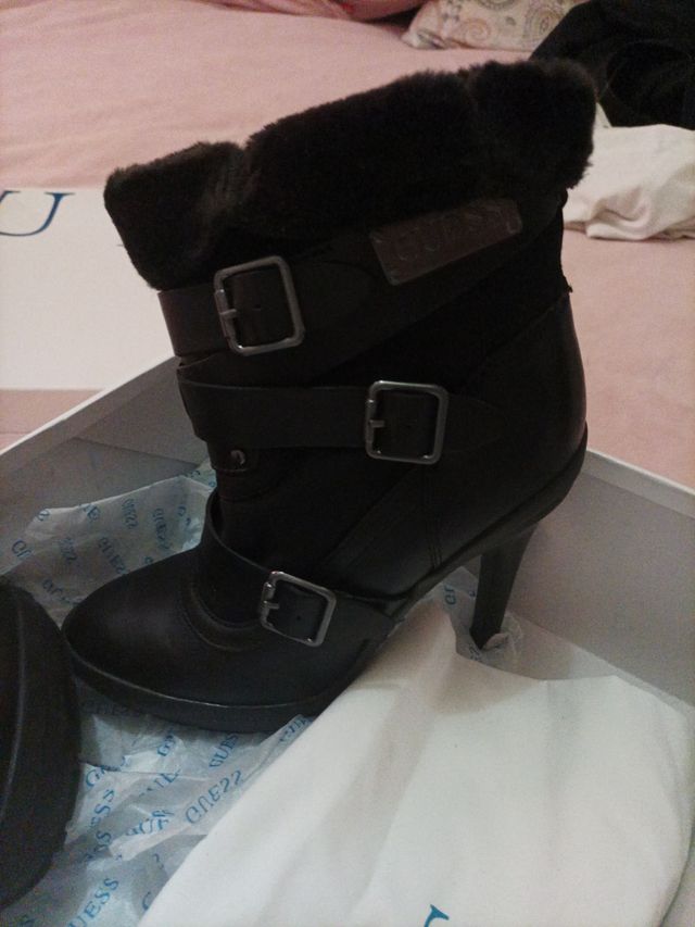Se venden preciosos botines Guess 36