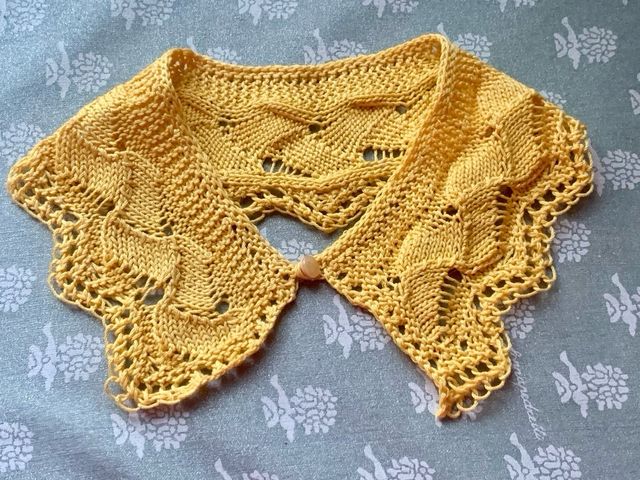 Handknit lace collar for child