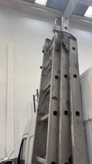 Escalera de 3 tramos 30 peldaños