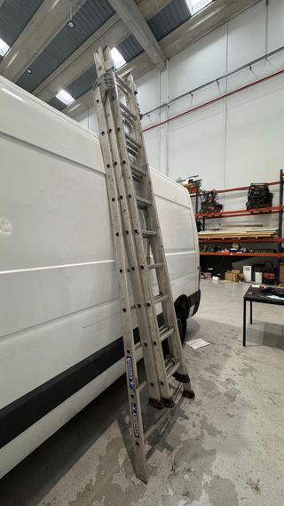 Escalera de 3 tramos 30 peldaños