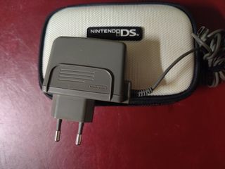 Consola Nintendo DS Lite + accesorios + juegos