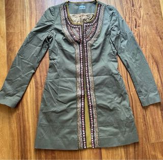 Spolverino ricamato a mano