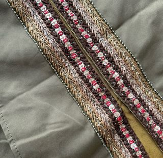 Spolverino ricamato a mano