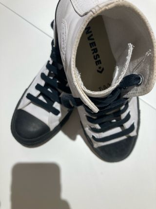 Converse Chuck Taylor.