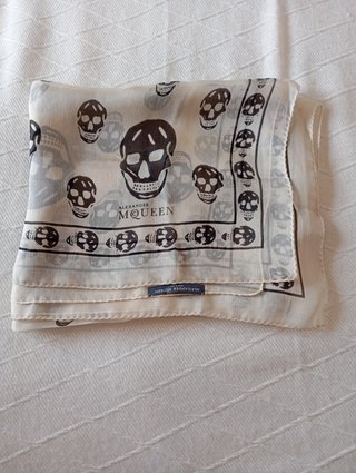 Pañuelo Alexander McQueen