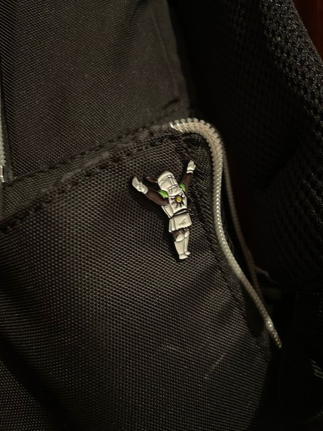 dark souls “praise the sun” spilla decorativa