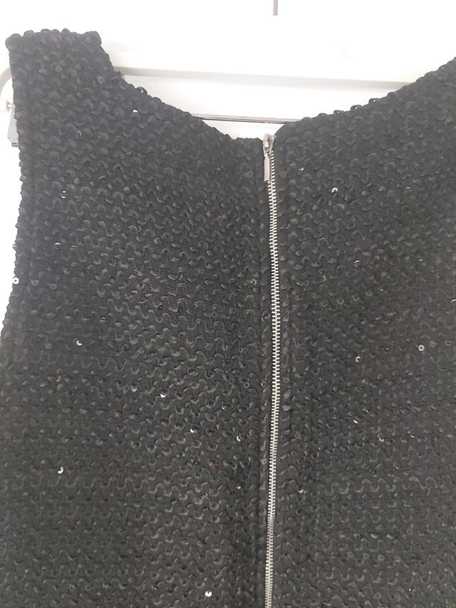 Vestido nuevo negro, Lefties