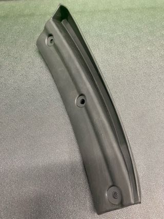 CUBIERTA DERECHA DEL PARACHOQUES PORSCHE CAYENNE