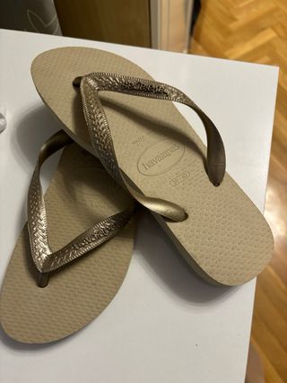 Chanclas doradas sin estrenar 39/40