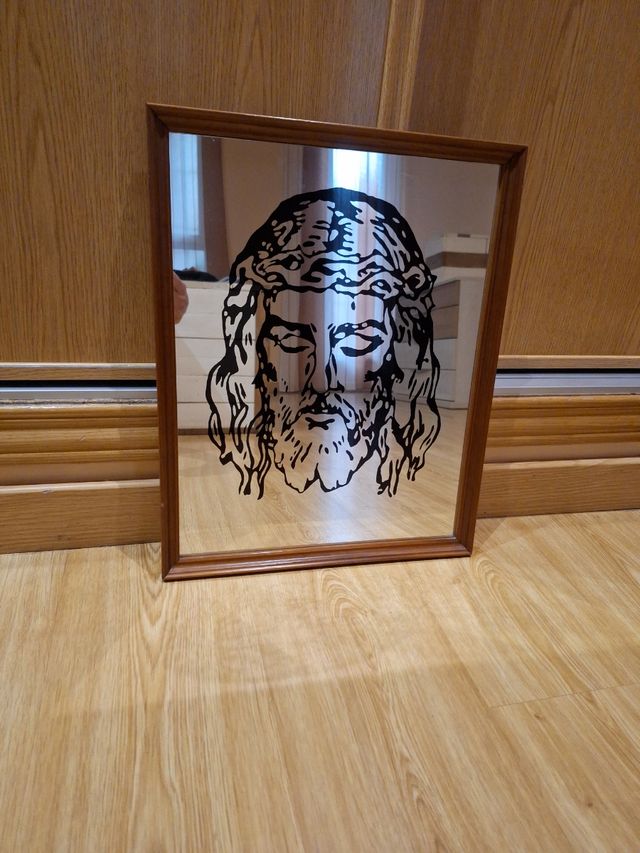 Cristo dibujado sobre espejo.