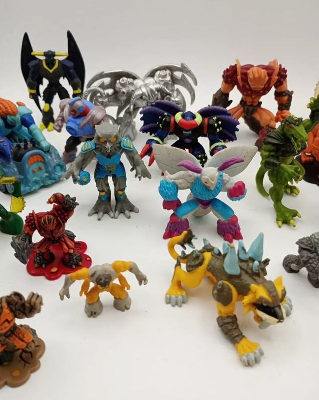 Lotto 23 personaggi misti Gormiti e non