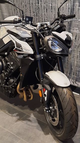 TRIUMPH STREET TRIPLE 765 R