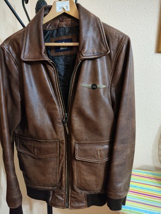 Cazadora cuero.