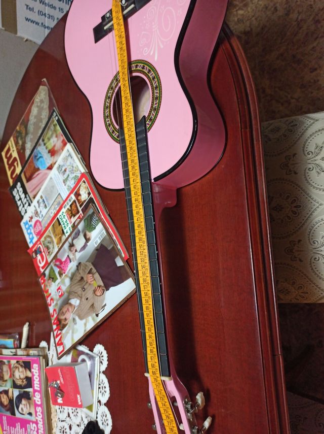 Guitarra española niña