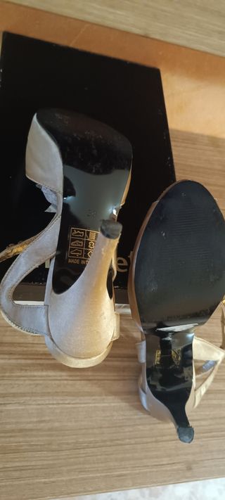 Zapatos tacón señora.