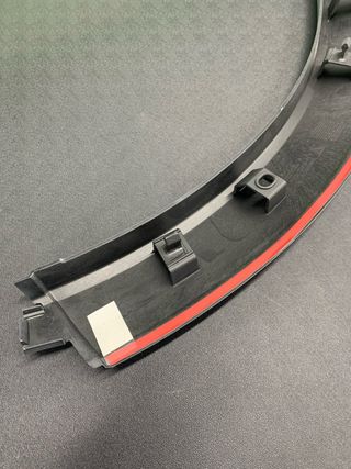 MOLDURA IZQUIERDA PARACHOQUES TRAS PORSCHE CAYENNE