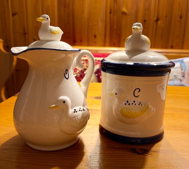 Zuccheriera e lattiera di ceramica