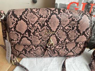 Bolsos bandolera Guess  animal print 