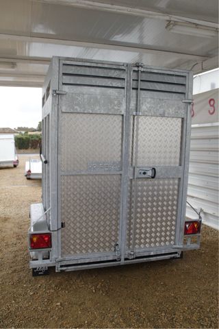 Remolque van de caballos precio promocion una unid