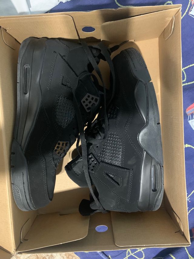 Jordan 4 negra