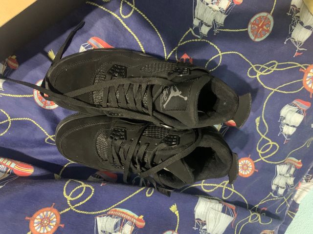 Jordan 4 negra