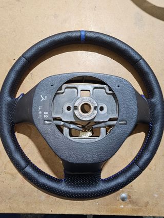 Volante mazda 6 (2002/07) recién tapizado.