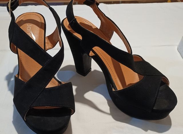 Sandali neri tipo scamosciati misura 37