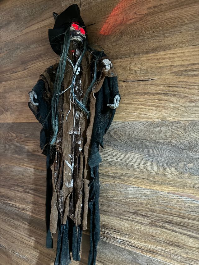 Bruxas Animadas 3+ 1 Esqueleto Reflexivo 44€