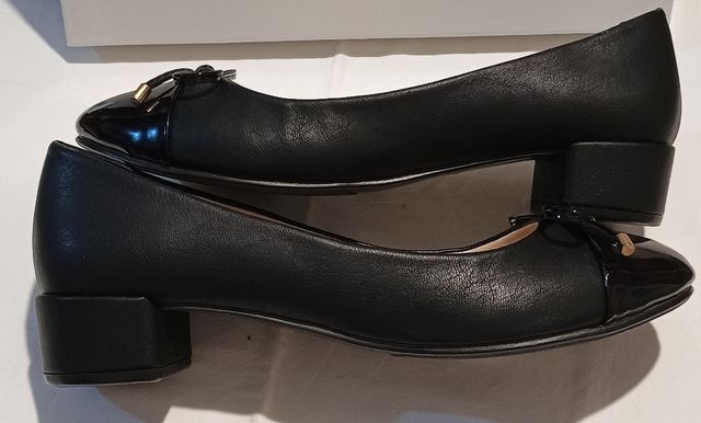 Scarpe nere basse punta vernice misura37