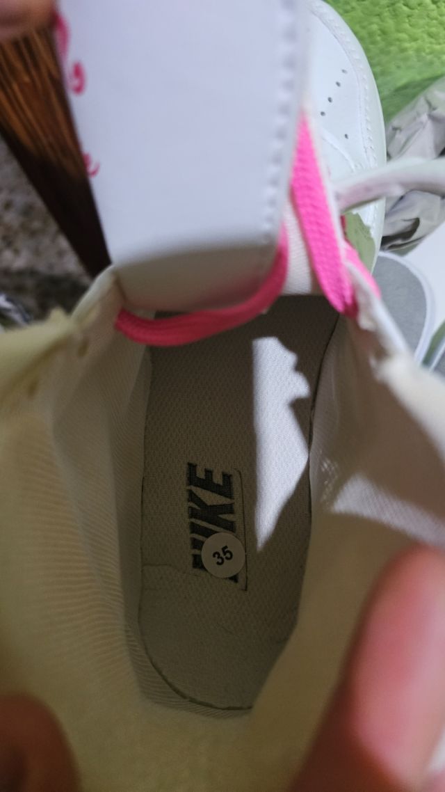 Deportivos nike niña barbie