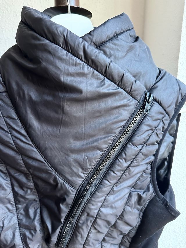 4-U chaleco negro acolchado. XS