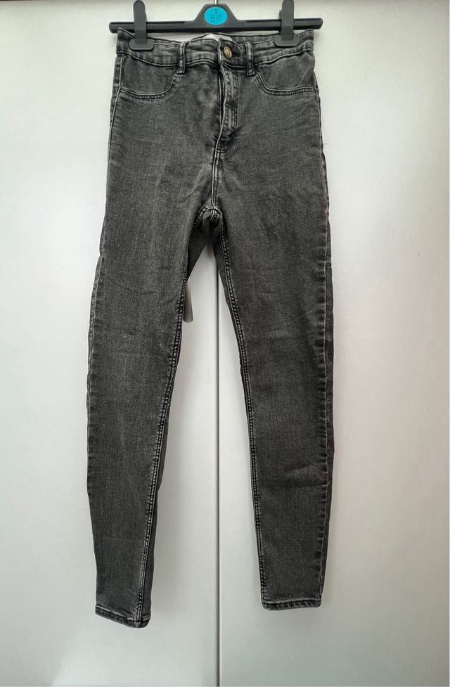 Pantalón vaquero gris