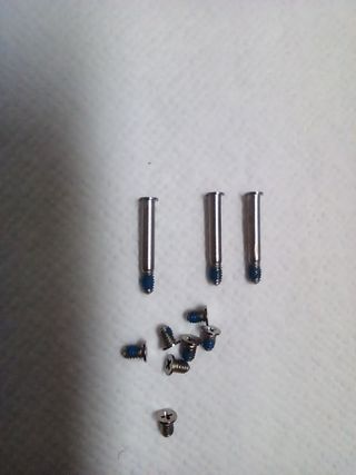 Tornillos tapa inferior MacBook