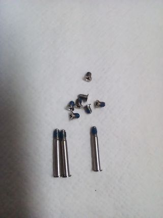 Tornillos tapa inferior MacBook