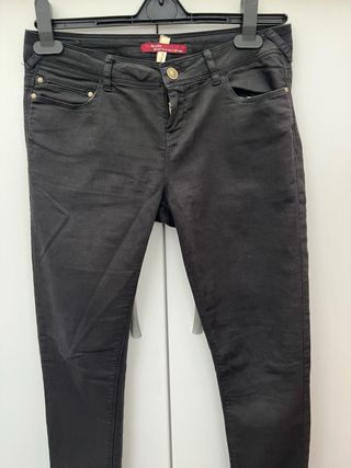 Pantalón vaquero negro