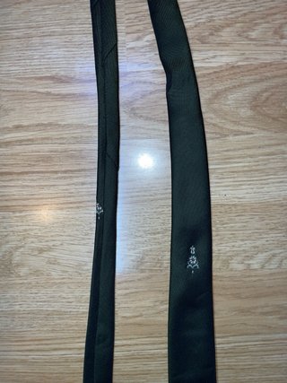 Corbata verde con logo