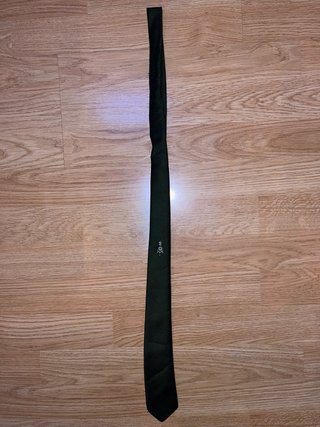 Corbata verde con logo