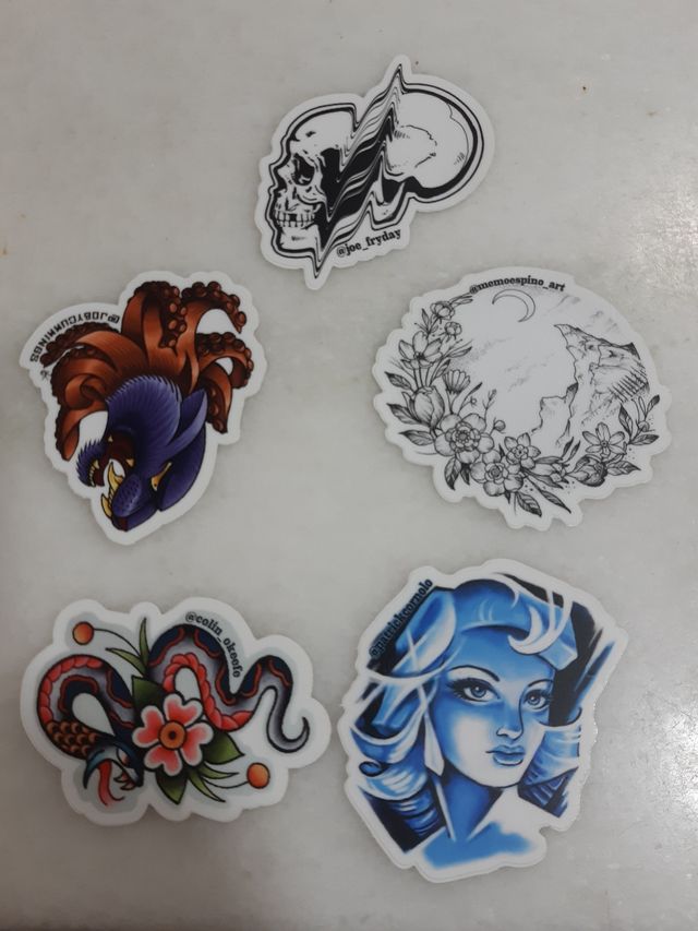 Pegatinas tatoos y pin