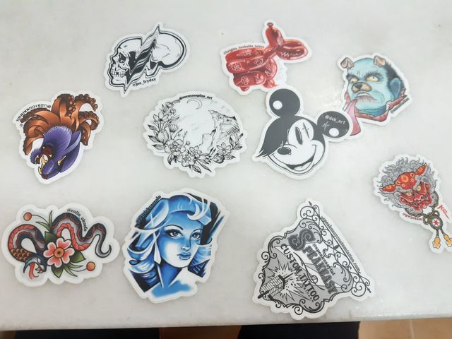Pegatinas tatoos y pin