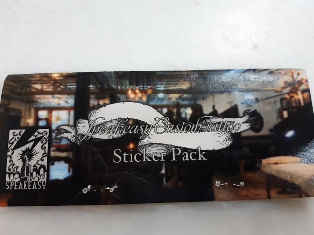 Pegatinas tatoos y pin