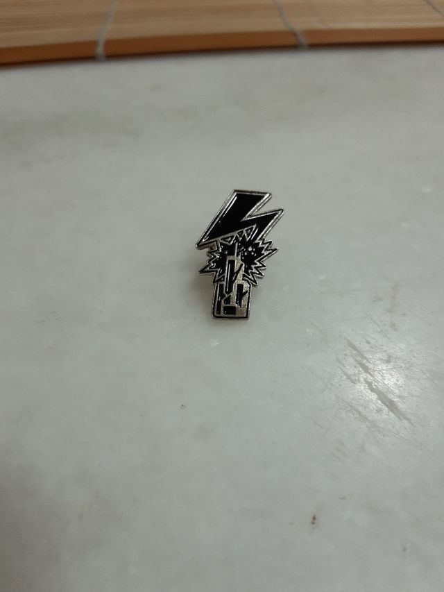 Pegatinas tatoos y pin