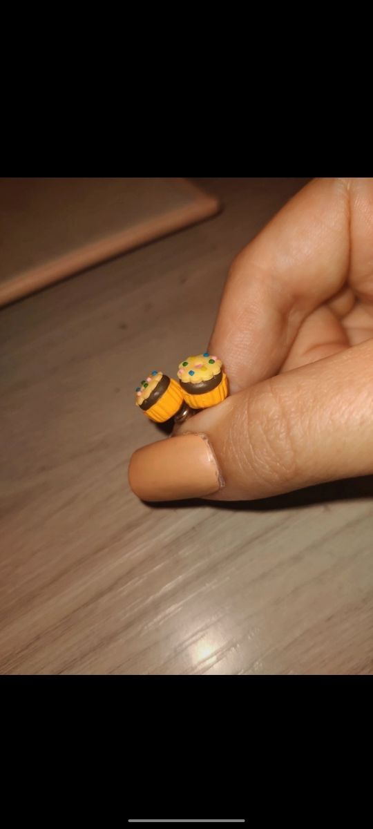 orecchini a forma di pasticcino